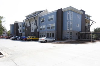 Building Photo - Apex Apartments