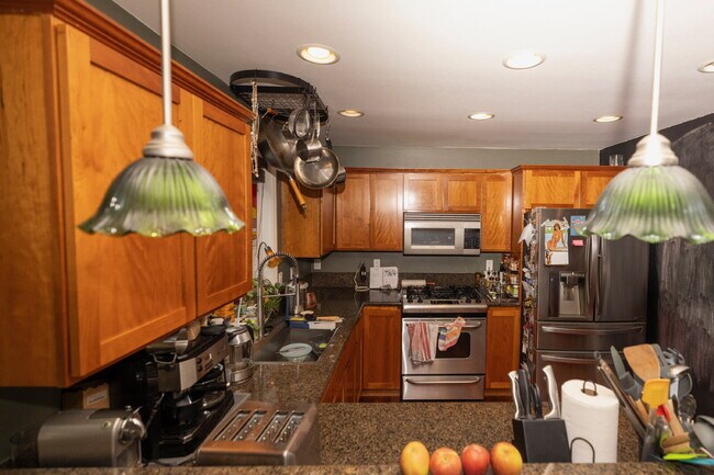 Building Photo - *Beautiful Ballard Townhome with Spacious Fenced Yard & Attached Garage FOR RENT* Available for M...