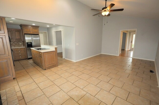 Building Photo - 8231 Lake Terrace Dr