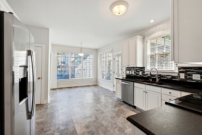 Building Photo - Move-In Ready Gem in Sought-After Dover Ridge!