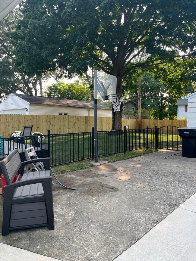 Building Photo - 1601 29th St