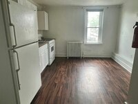 Building Photo - 122 W Main St