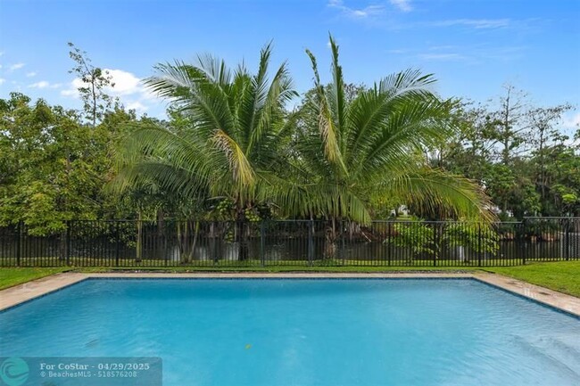 Building Photo - 9200 SW 51st Pl