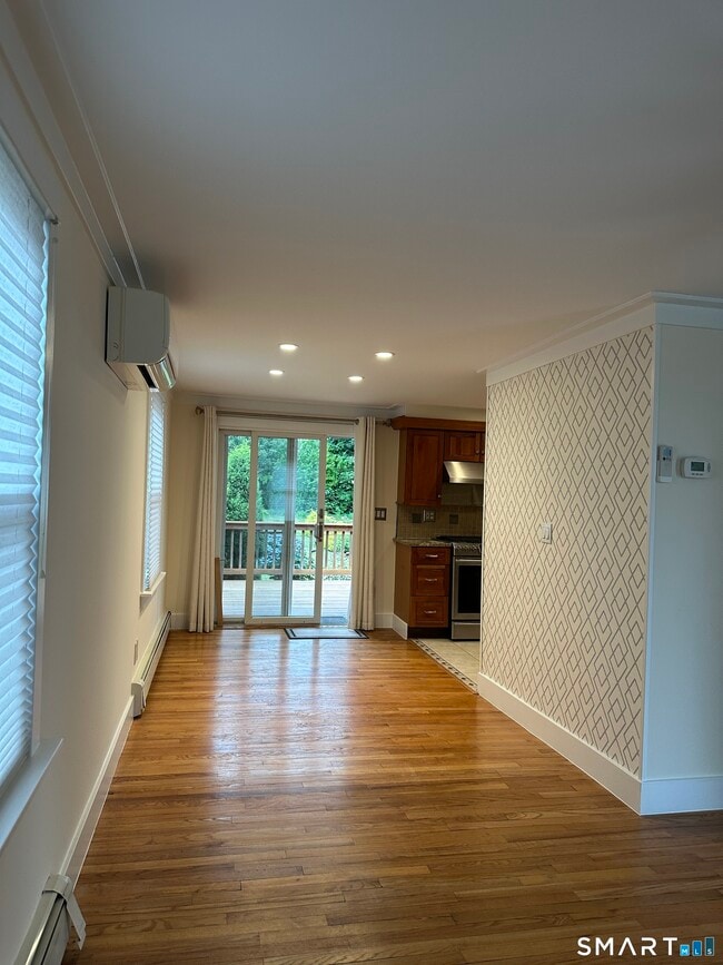 Building Photo - 424 Rockwell Ave