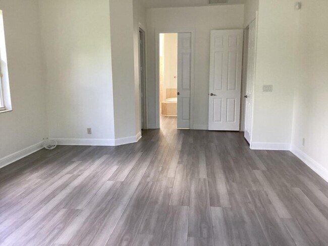 Building Photo - 17119 Alexander Run