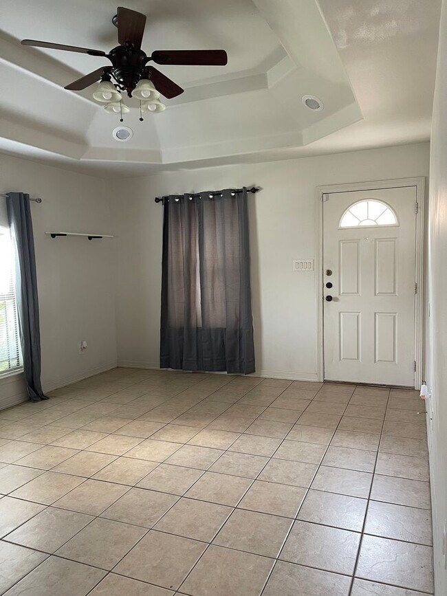 Building Photo - 1208 S Diplomat Dr