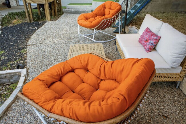 Building Photo - 2915 Quail Oak St