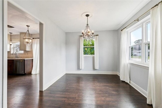 Building Photo - 1433 Poinsettia Dr