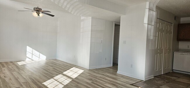 Building Photo - 1542 Diuguid Dr