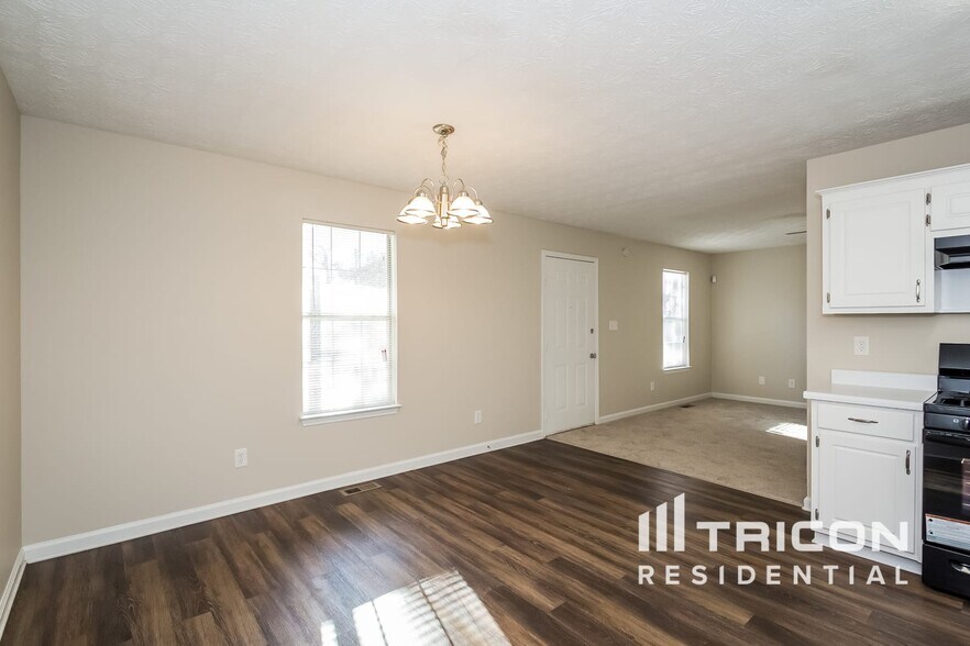 Building Photo - 325 Barr Cir