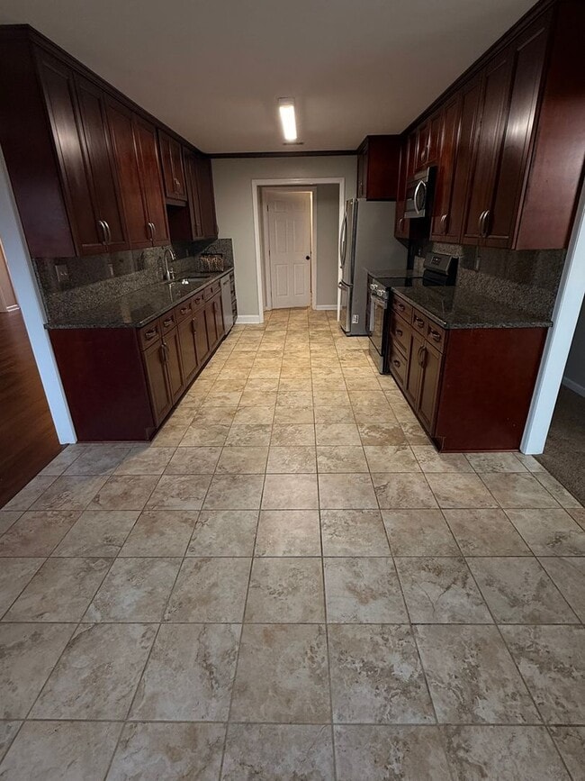 Building Photo - 1500 Cedar Hill Trail