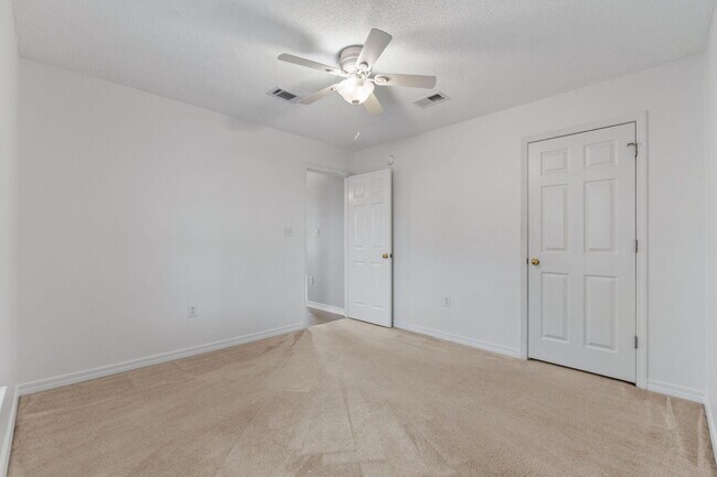 Building Photo - 742 Saltair Ln