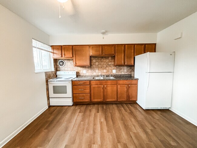 Kitchen - 3412 Lumardo Ave