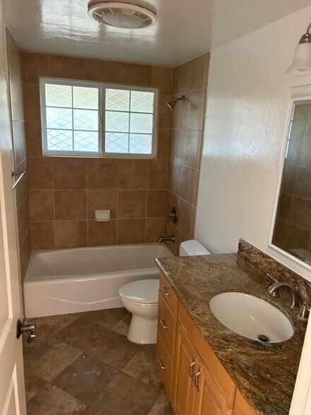 Building Photo - 4918 Ladera Sarina