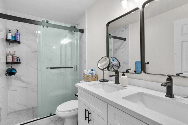 Building Photo - 6124 Pembroke Dr