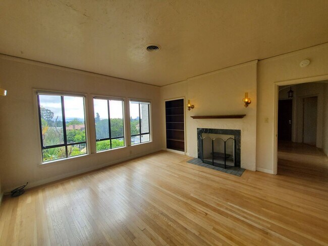 Building Photo - Top Floor Rockridge Two Bedroom Condo with...