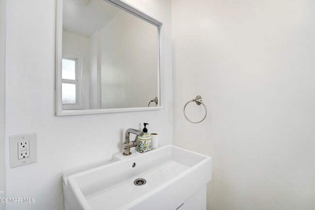 Building Photo - 23353 Balmoral Ln