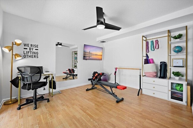 Building Photo - 406 4th Terrace