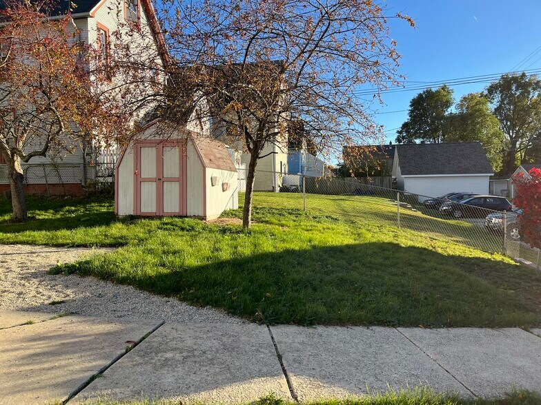 Building Photo - 2159 S Mound St