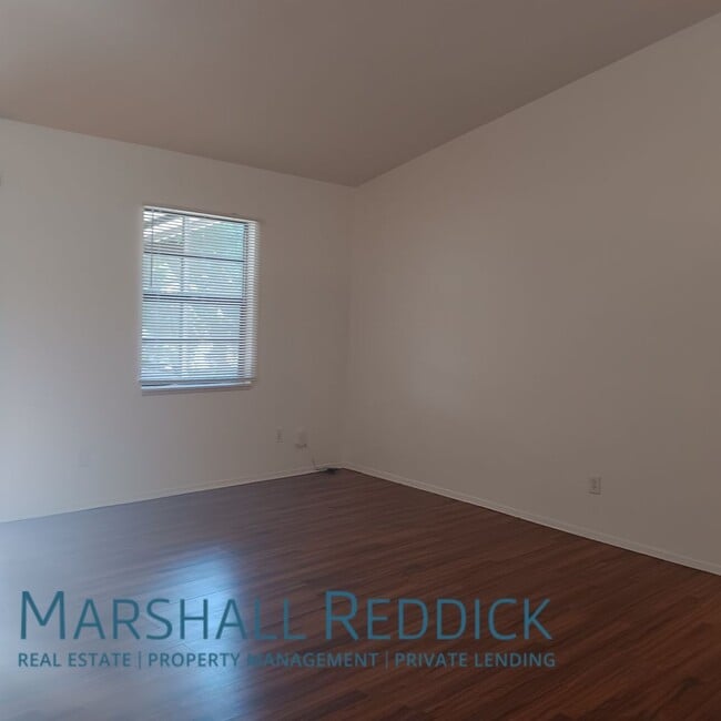 Building Photo - Charming 3 Bedroom 2 Bathroom Single Famil...