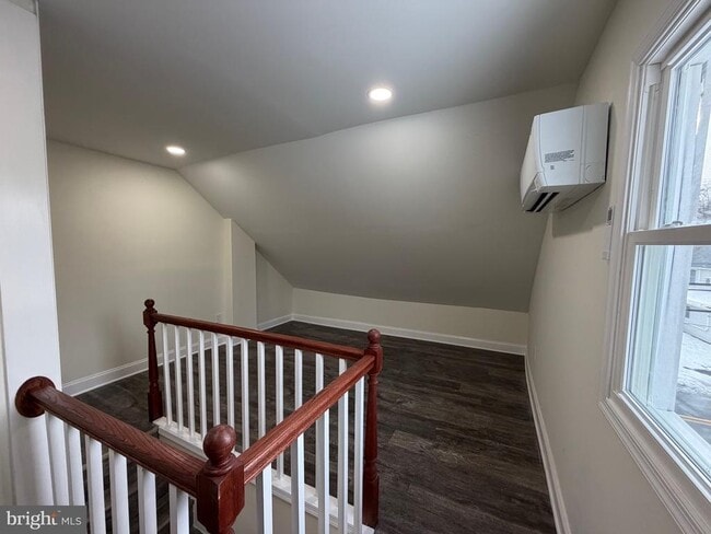 Building Photo - 197 Main St