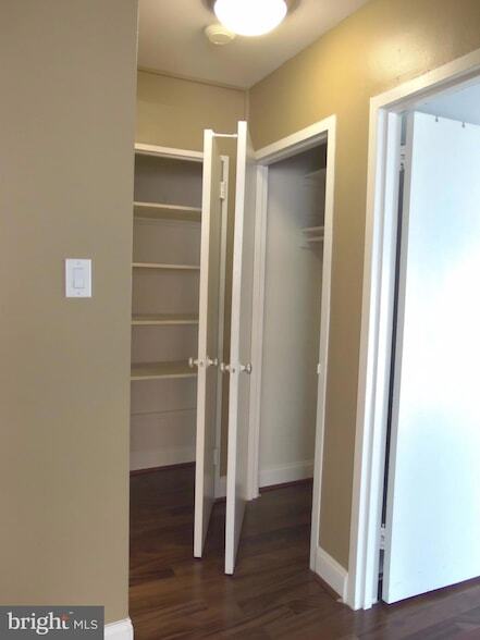 Building Photo - 1021 Arlington Blvd