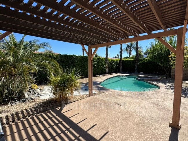 Building Photo - 40588 Clover Ln