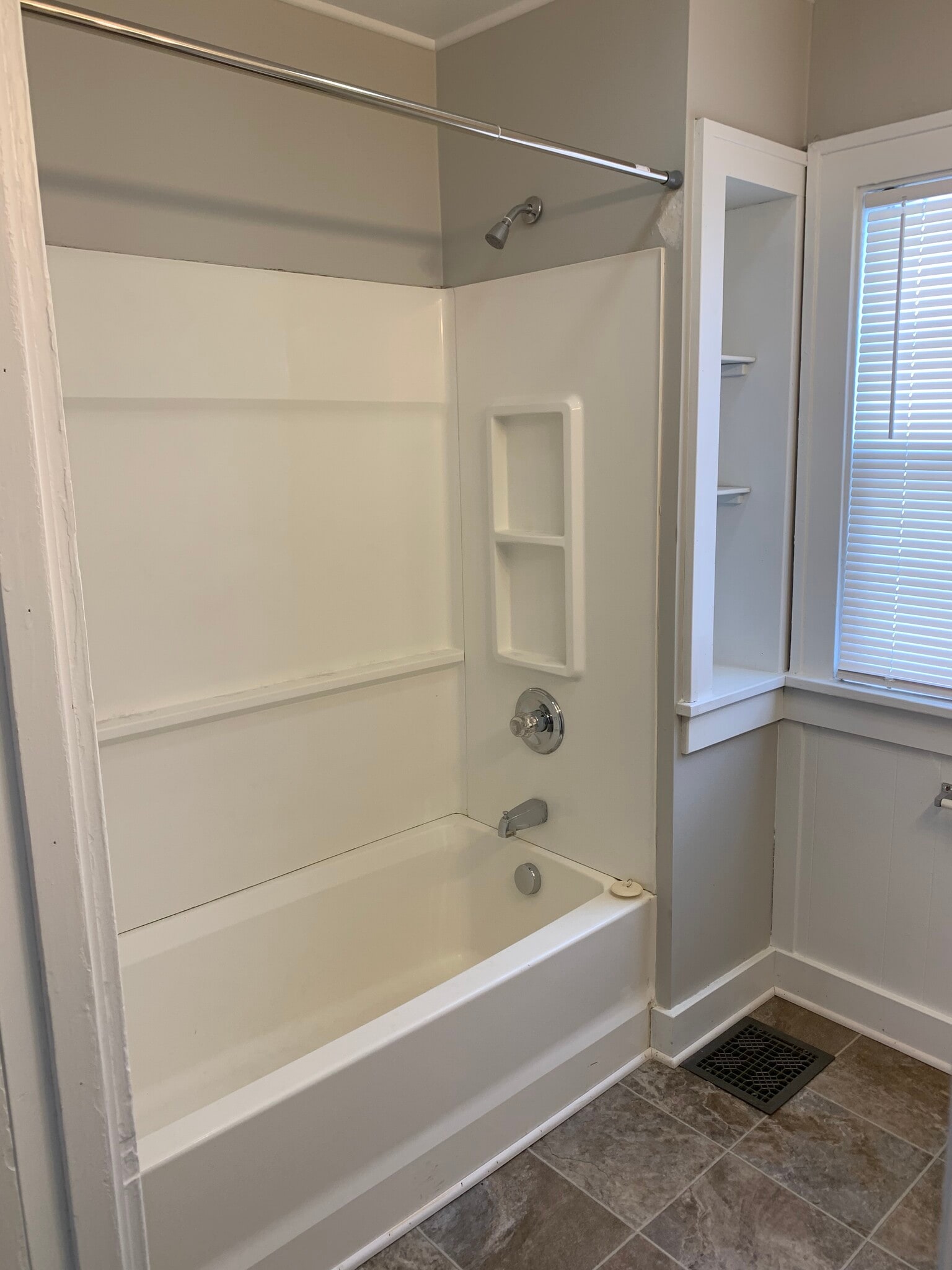 Building Photo - 8 Dean St NE