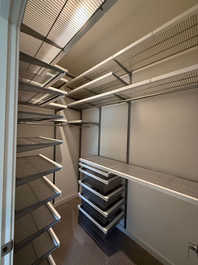 Building Photo - 2 bed | 2.5 bath | 1014 SF | 1 Car Garage | Tri-level condominium| Owner pays WS&G!