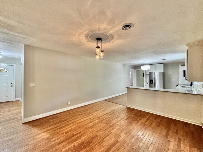 Building Photo - Recently Updated 4-Bedroom Ranch Home w/a 2 Bedroom Guest Cottage! Ready 04-23-26! Pet Friendly Home