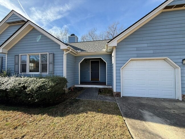 Building Photo - Beautiful Ranch style 3 Bed 2 Bath Home! Large Yard and 2 Car Garage!