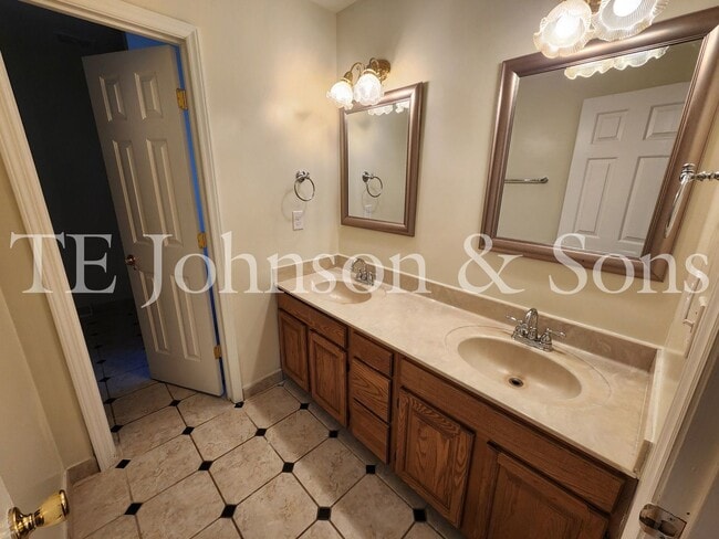 Building Photo - Charming 3-Bedroom Home with Rocking Chair...