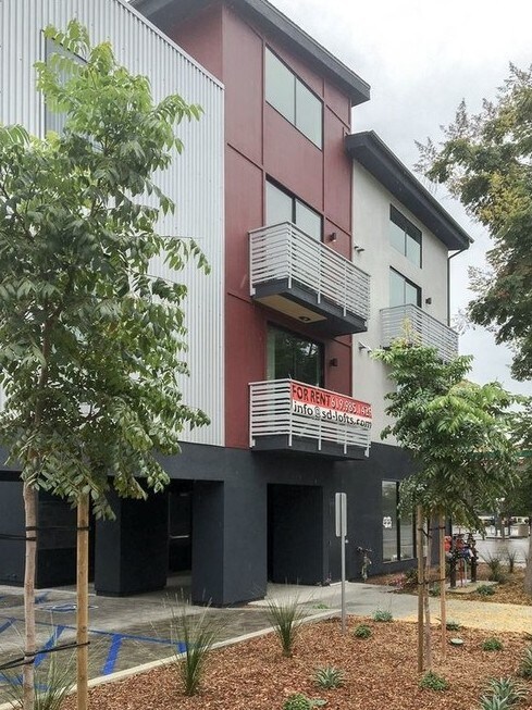 Building Photo - 6619 Linda Vista Rd