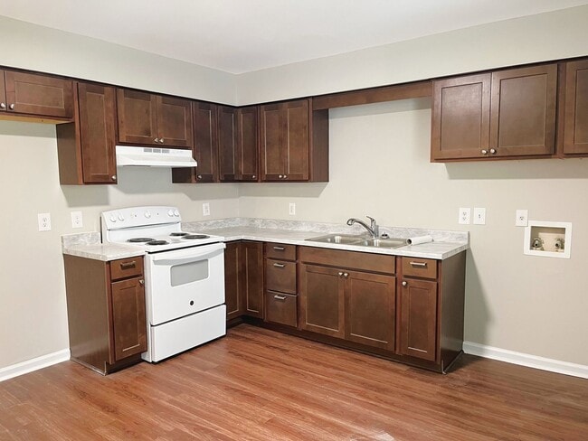 Building Photo - Renovated Greensboro Home