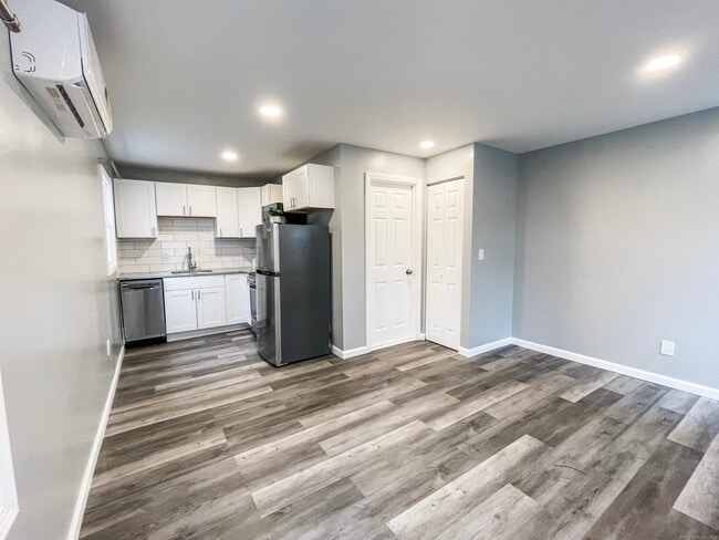 Building Photo - 158 Chapel St