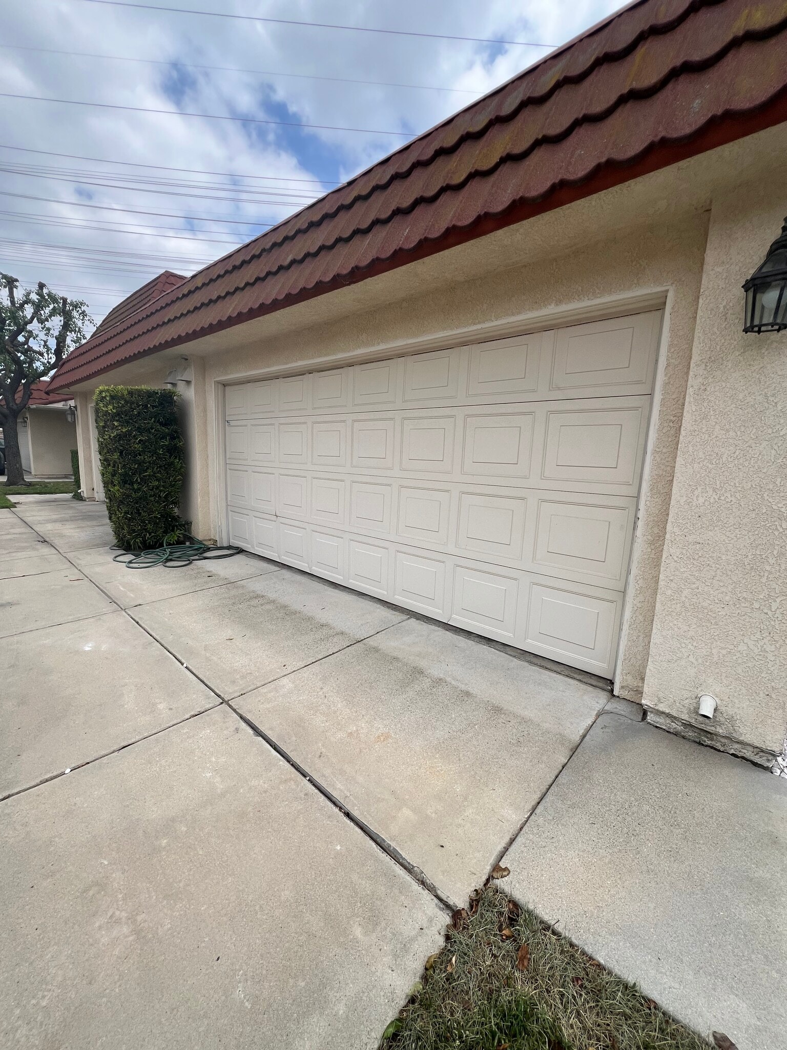 Building Photo - 9950 Reseda Blvd