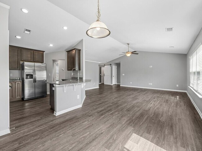 Building Photo - Stylish 3BR/2BA Home with Bonus Room in Gr...