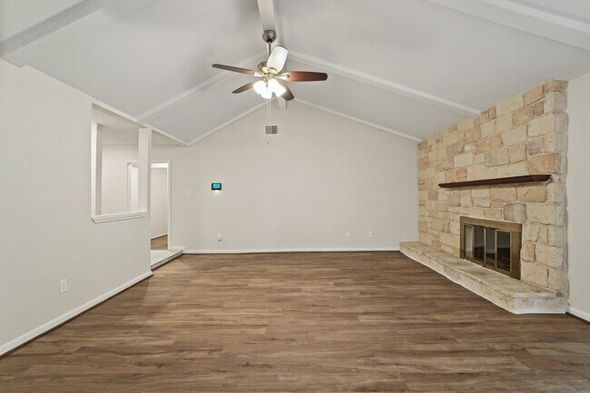 Building Photo - 1426 Ashwood Dr