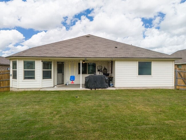 Building Photo - 310 Saddleback Trl