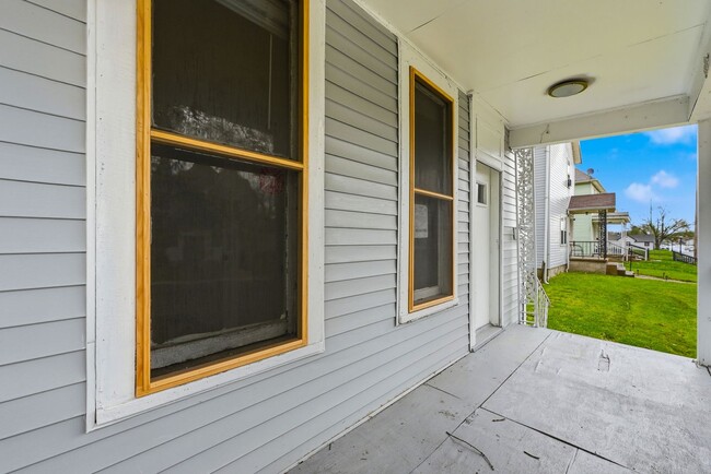 Building Photo - Cozy 3BR with Covered Front Porch