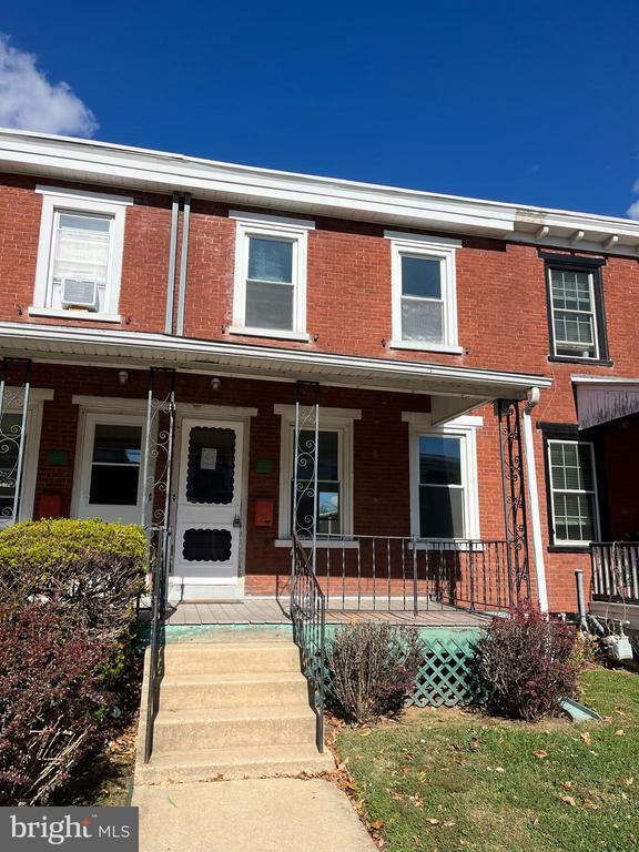 Building Photo - 133 E Nields St