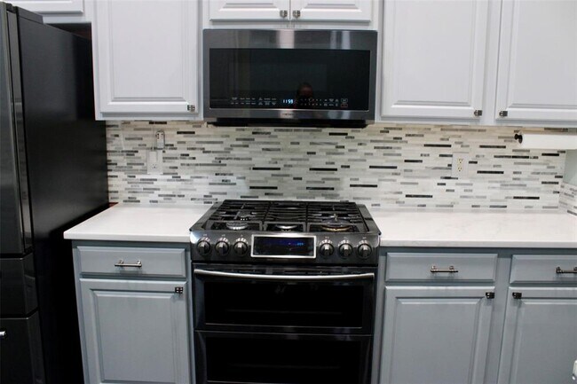 Building Photo - 1555 Blue Sky Blvd