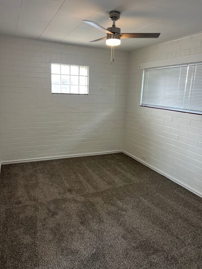 Building Photo - Cozy 1 Bedroom Apartment Available Now!