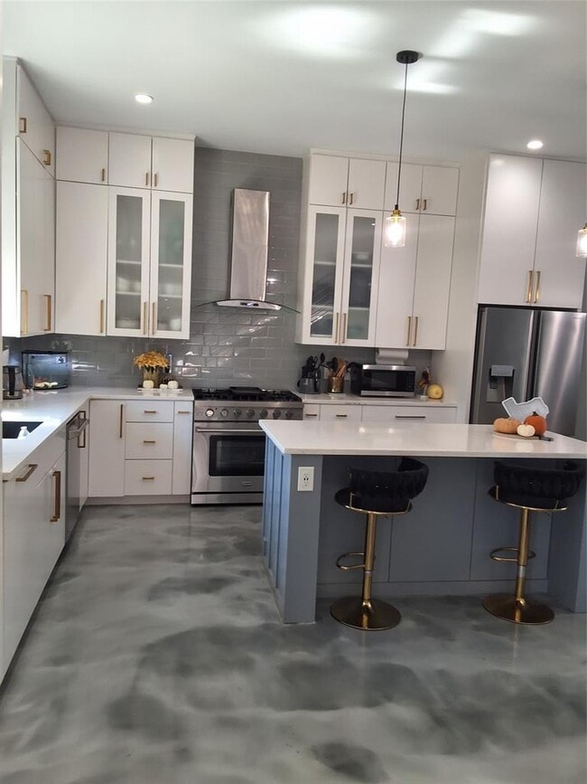 Building Photo - 724 Ramsey Ave