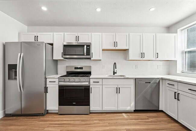 Building Photo - Modern Renovation - Sharpsburg