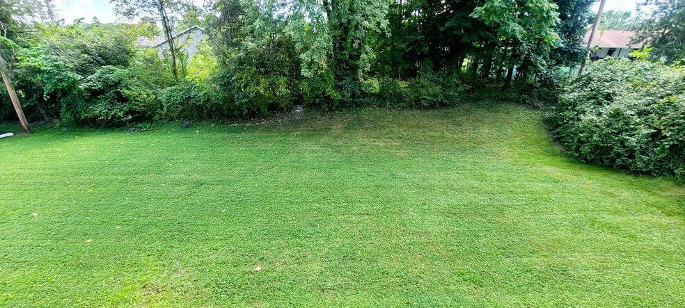 Building Photo - 496 Lawnview Dr