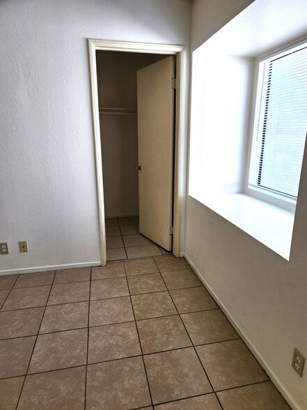 Master bedroom & closet - 28323 Hillfield Ln