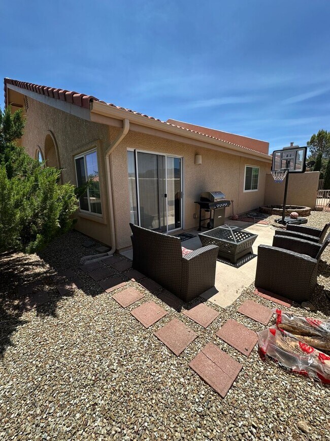Building Photo - Beautiful two bedroom two bathroom contact...