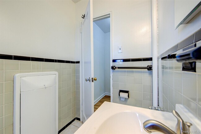 Building Photo - 37-27 86th St