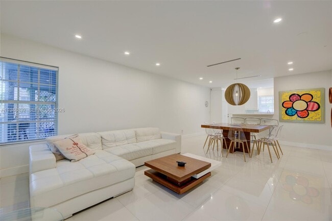 Building Photo - 1125 99th St